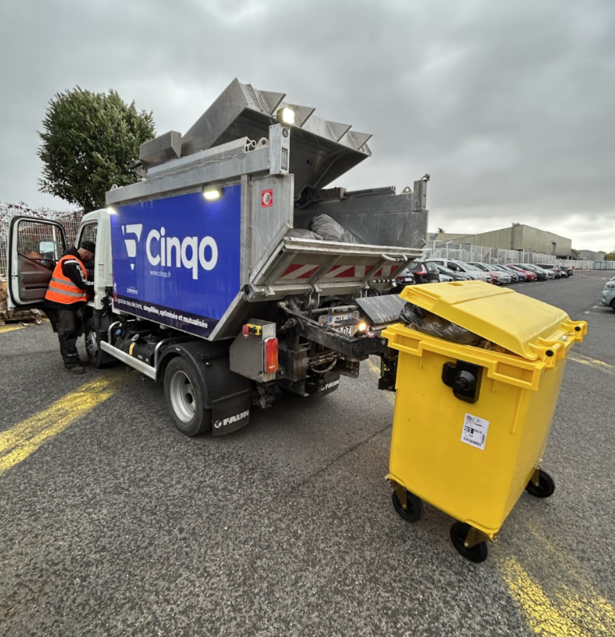 Zone industrielle Cinqo - Camion collecte Val d'Oise